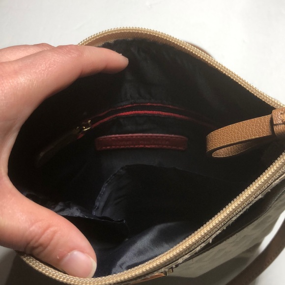 Tommy Hilfiger tan crossbody bag - Picture 6 of 9